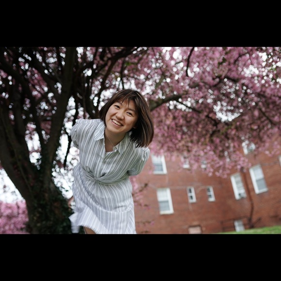 Meet your Posher, Amanda - Picture 1 of 2